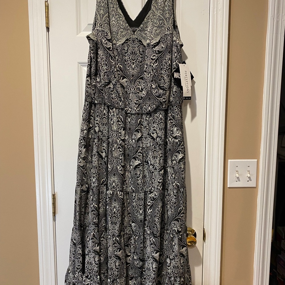 Wallis Black and White Paisley V‑Neck Maxi Dress